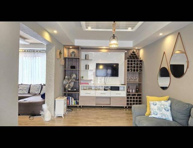 4 BEDROOM HOUSE FOR SALE IN ROSSLYN